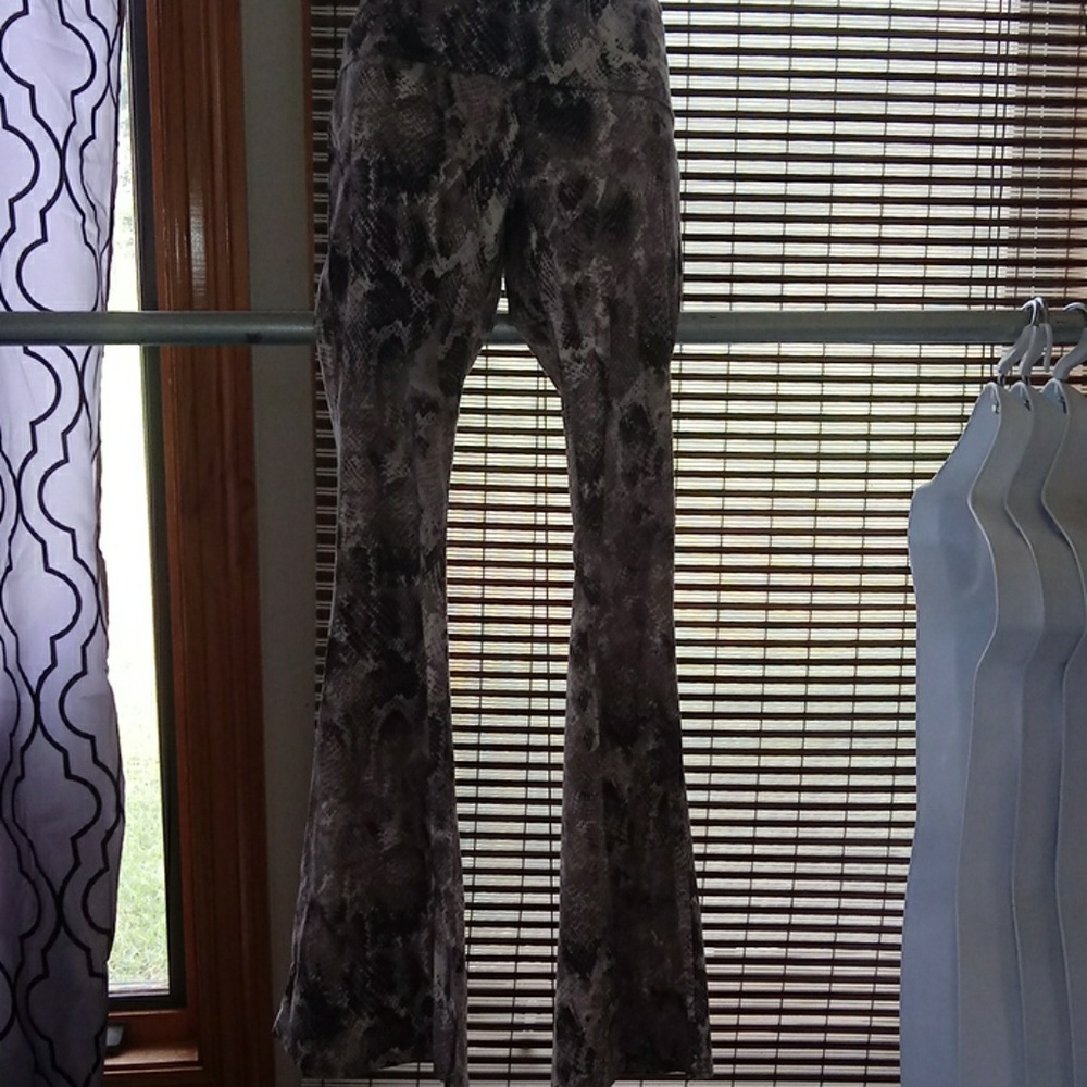 ❌Snake print bell bottoms❌